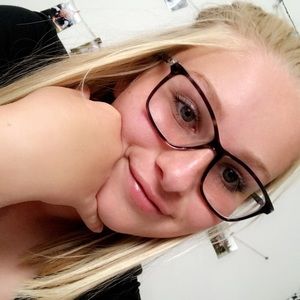 Meet your Posher, Kayla